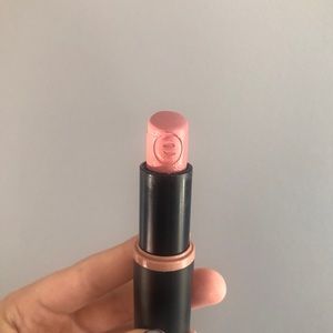 Nude lipstick